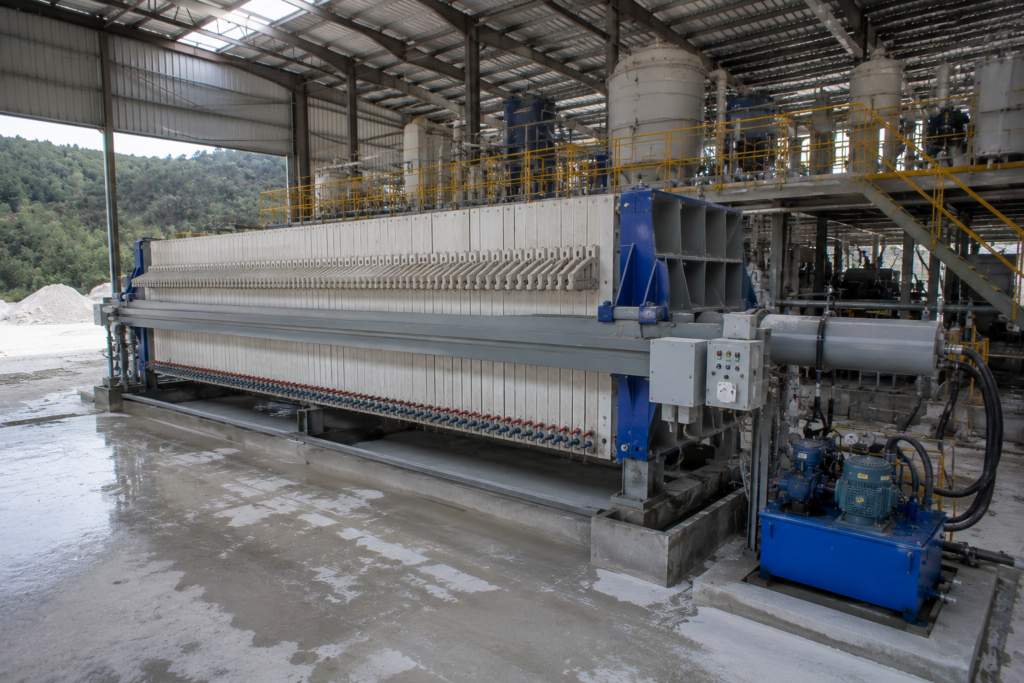Clear Edge has decades of experience in the manufacturing of filter cloth products for horizontal chamber and membrane filter presses. 